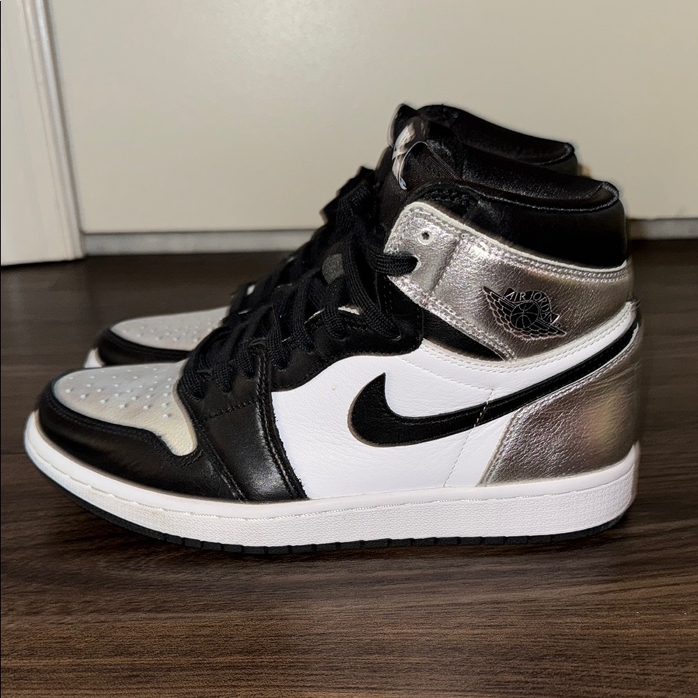 Nike Air Jordan 1 Retro High OG Black and Silver (Silver Toe)